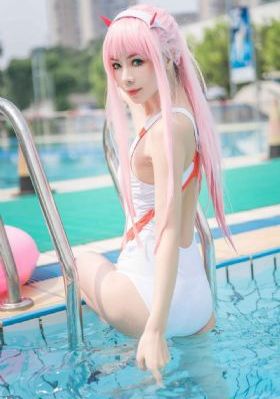 丝袜女佣成人H版在线_免费观看高清版