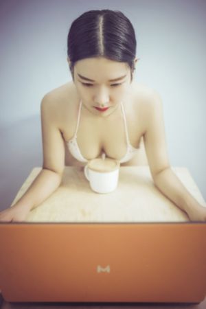 她也啪在线视频_在线电影免费观看